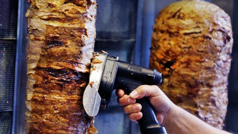 Mięso kebab krojone prosto z pieca